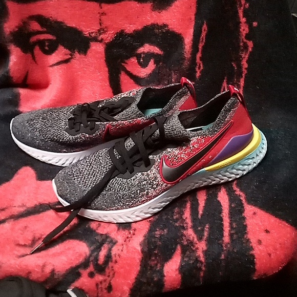 Nike epic react shoes - Picture 2 of 6